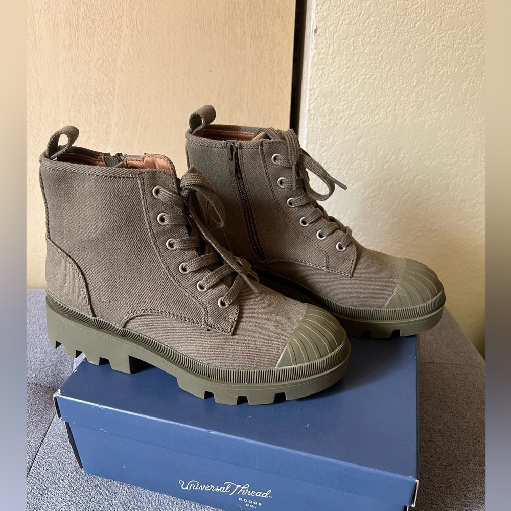 Teagan boots in olive green, thread combat boots